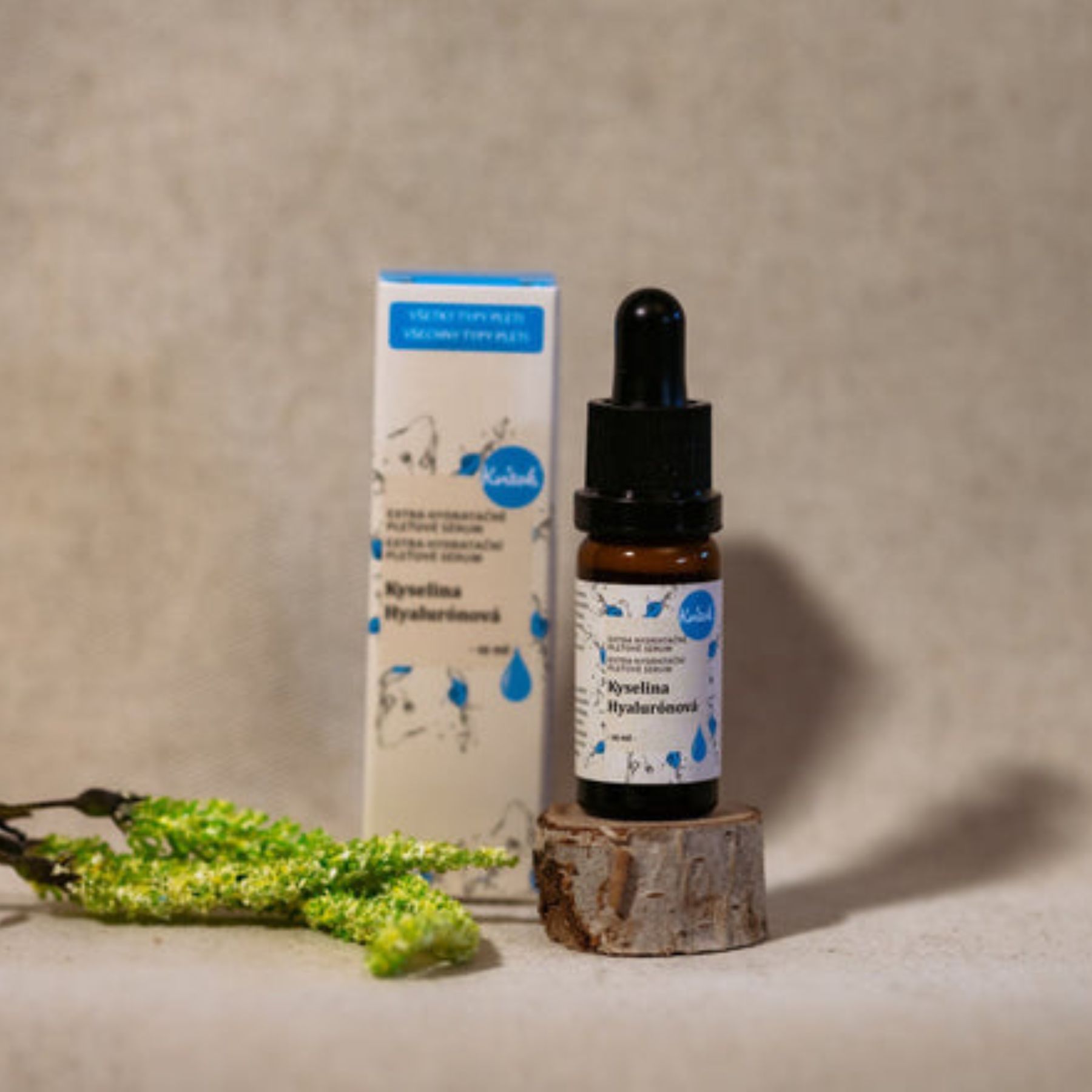 Compoziția naturală a serului facial Kvitok cu apă de trandafir